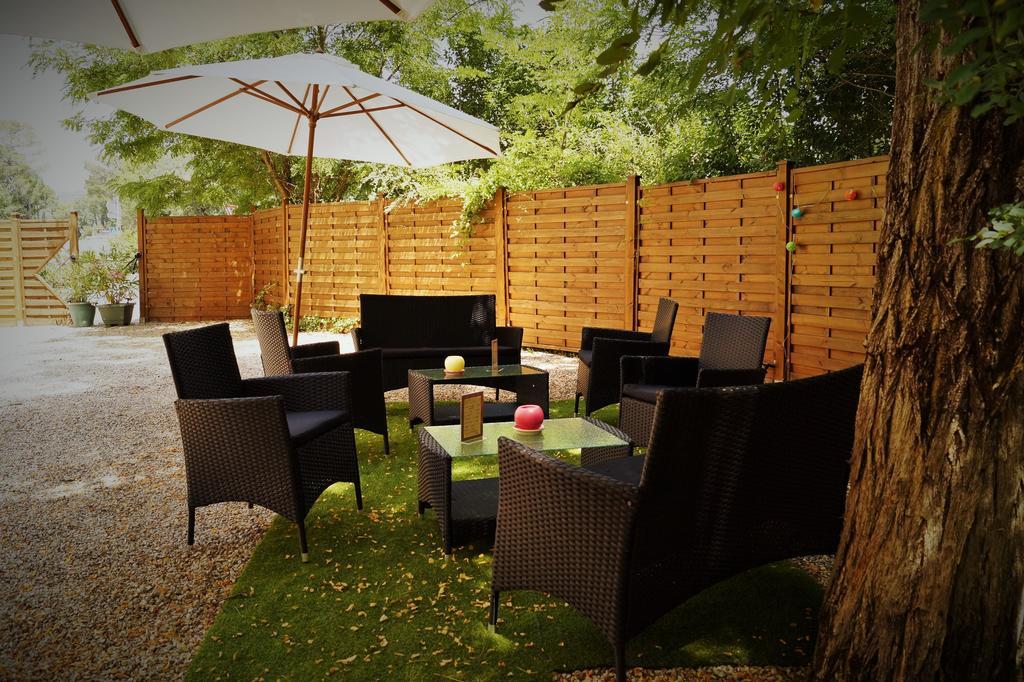 Human Hotel Restaurant Park 维勒克罗兹 外观 照片