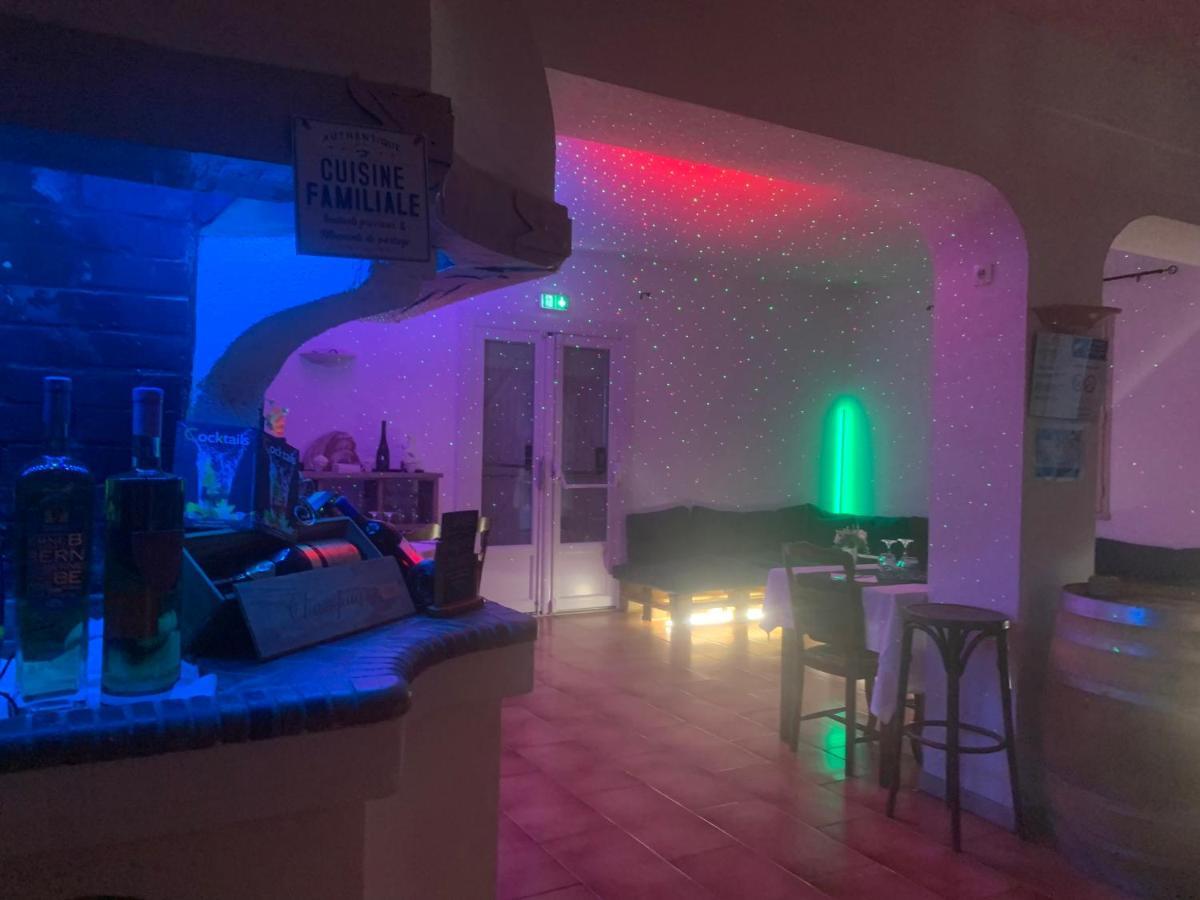 Human Hotel Restaurant Park 维勒克罗兹 外观 照片