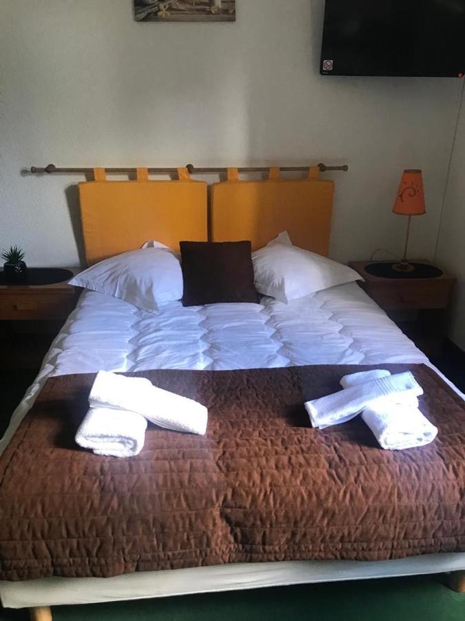 Human Hotel Restaurant Park 维勒克罗兹 外观 照片