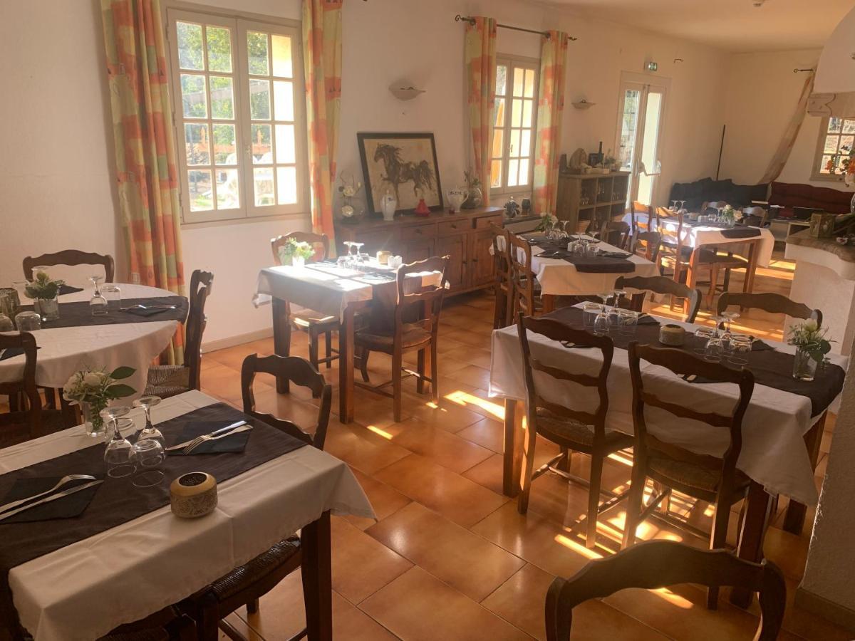Human Hotel Restaurant Park 维勒克罗兹 外观 照片